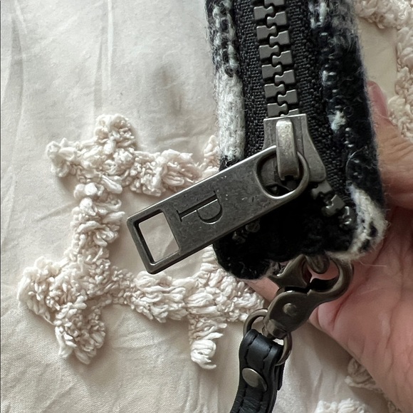 Pendleton - Picture 4 of 4